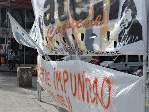 Lee más sobre el artículo COMUNICADO DE PRENSA: GRAVÍSIMO ATAQUE POLICIAL A UN COMPAÑERO