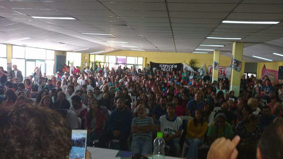 En este momento estás viendo UN GRAN ENCUENTRO DE TRABAJADORES Y TRABAJADORAS DE LA EDUCACIÓN PARA ENFRENTAR EL AJUSTE Y RECUPERAR EL SALARIO