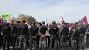 Lee más sobre el artículo NO A LA REPRESIÓN, LA MILITARIZACIÓN Y EL AJUSTE. ¡¡¡Unidad de las/los trabajadoras/es!!!