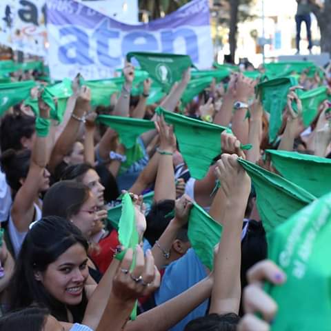 Lee más sobre el artículo Marcha en Neuquén por la Campaña nacional por el aborto legal, seguro y gratuito