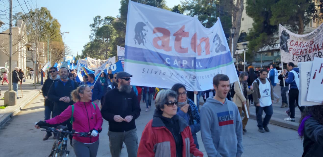 EN EL MARCO DE LA UNIDAD DE LA CTA,  LES TRABAJADORES SALIMOS A LA CALLE:  que el ajuste lo paguen los gobiernos 9