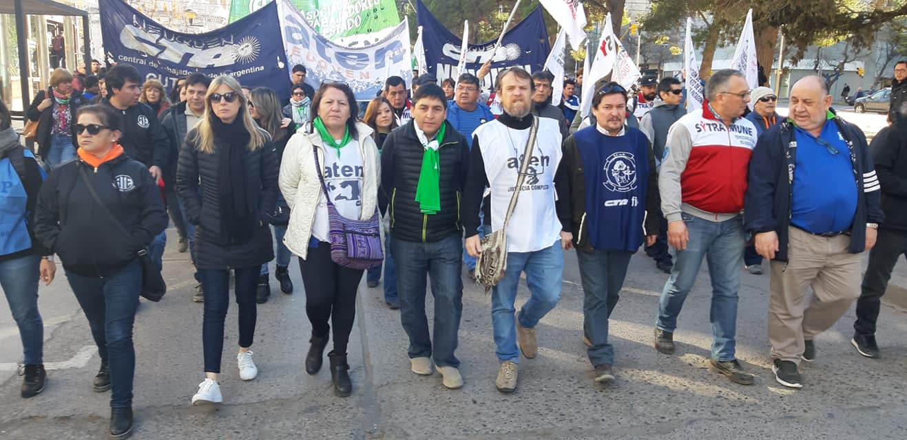 EN EL MARCO DE LA UNIDAD DE LA CTA,  LES TRABAJADORES SALIMOS A LA CALLE:  que el ajuste lo paguen los gobiernos 11