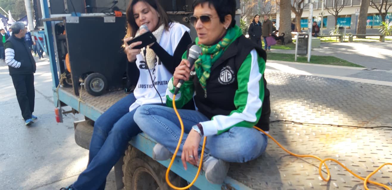 EN EL MARCO DE LA UNIDAD DE LA CTA,  LES TRABAJADORES SALIMOS A LA CALLE:  que el ajuste lo paguen los gobiernos 1