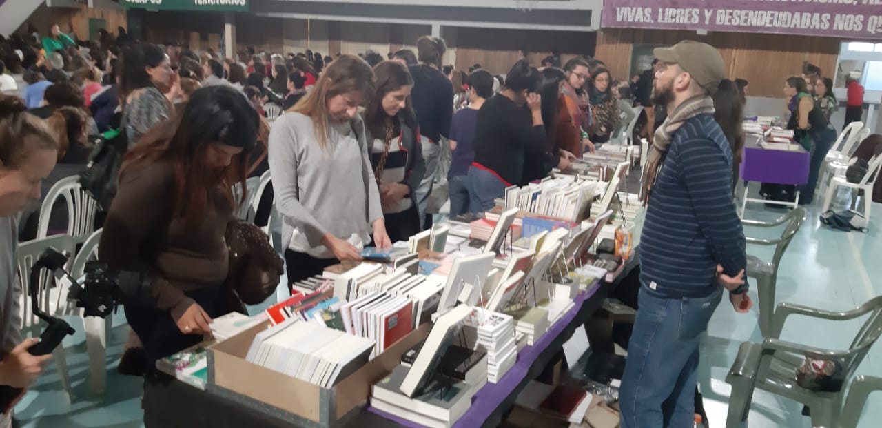 A(R)MANDO UN MUNDO FEMINISTA Silvia Federici en Neuquén 3