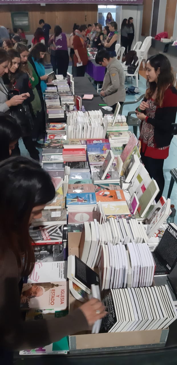 A(R)MANDO UN MUNDO FEMINISTA Silvia Federici en Neuquén 4