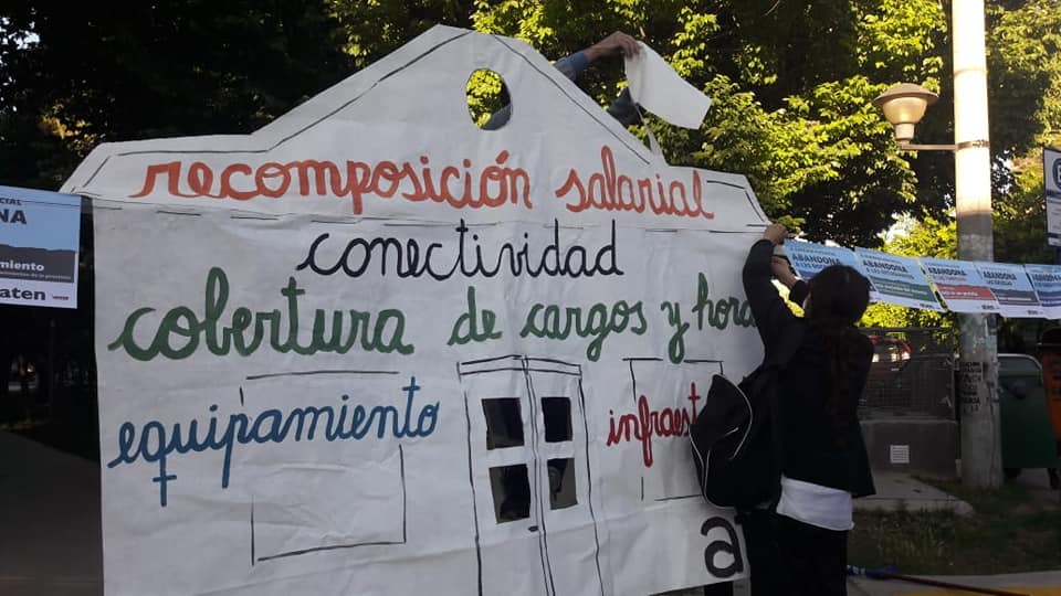 BLOQUEO A LOS ACCESOS A CASA DE GOBIERNO Urgente convocatoria a mesa de negociación 1