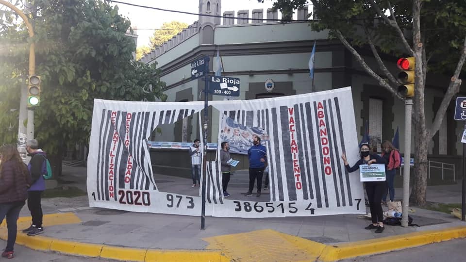 BLOQUEO A LOS ACCESOS A CASA DE GOBIERNO Urgente convocatoria a mesa de negociación 2