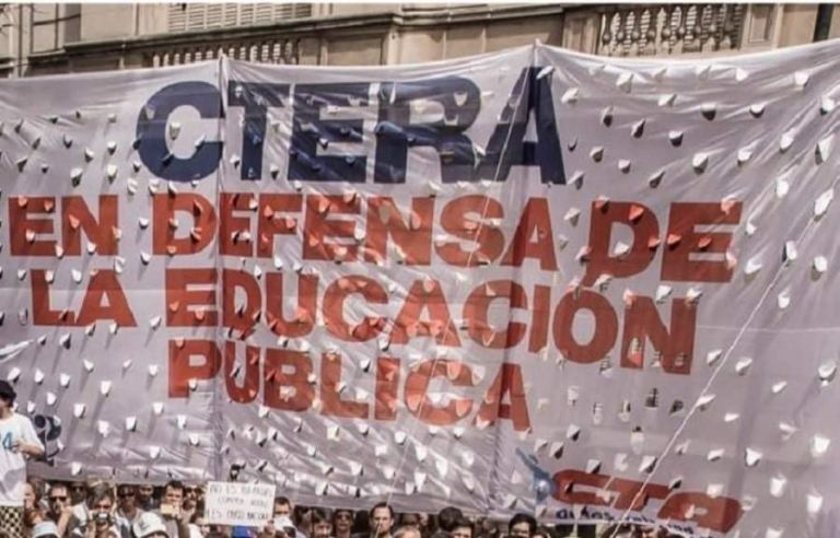 Lee más sobre el artículo OTRA NUEVA AGRESIÓN DE SOLEDAD ACUÑA A LA COMUNIDAD EDUCATIVA.
