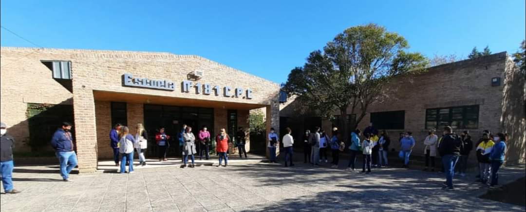 Lee más sobre el artículo LA ESCUELA 181 RECLAMA POR UNA ESCUELA EN CONDICIONES
