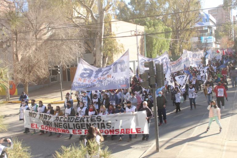 Lee más sobre el artículo Tres podcast para seguir exigiendo justicia y construyendo memoria.